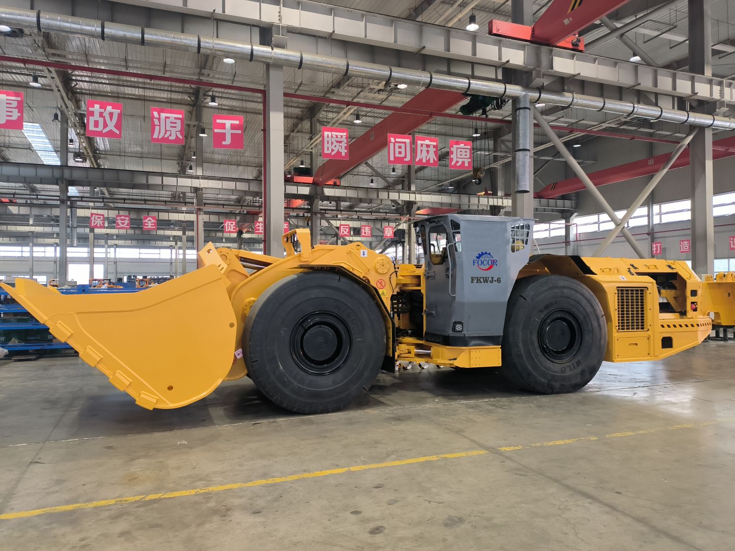 Cargador LHD subterráneo FKWJ-6, mejora la eficiencia de transporte de mineral en minas profundas