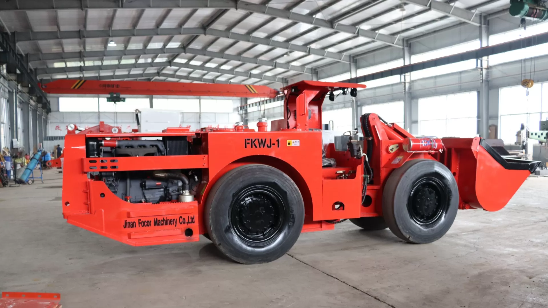 Cargadora Subterránea Compacta Mejora la Eficiencia y Seguridad en Minería de Vetas Estrechas