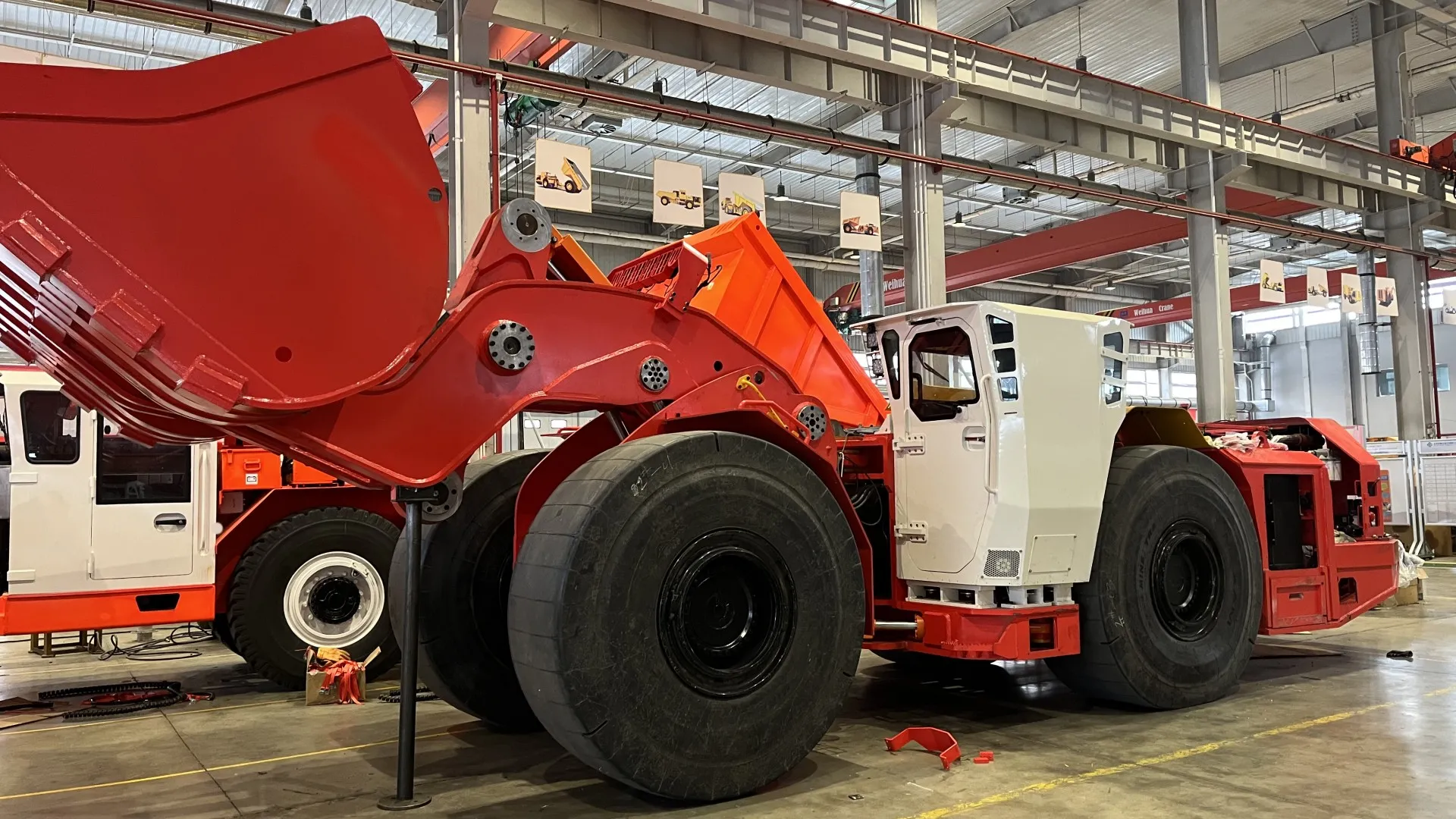 Cargador LHD Subterráneo FKWJ-6: Equipo Clave para el Transporte Eficiente de Mineral en Minas Profundas